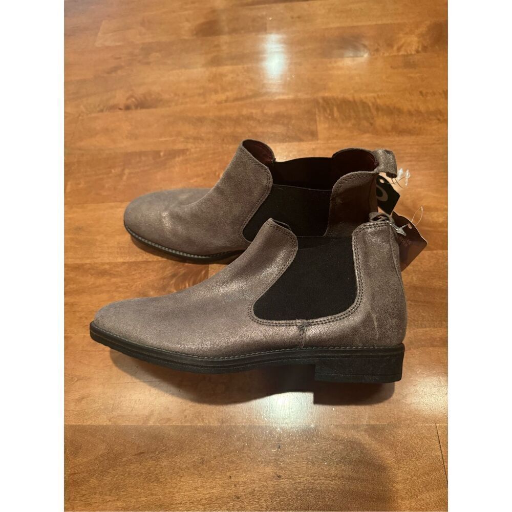 Woman’s new from Germany 5th Avenue leather ankle boots size 8